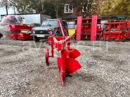 Плуг двухкорпусный 1l-220